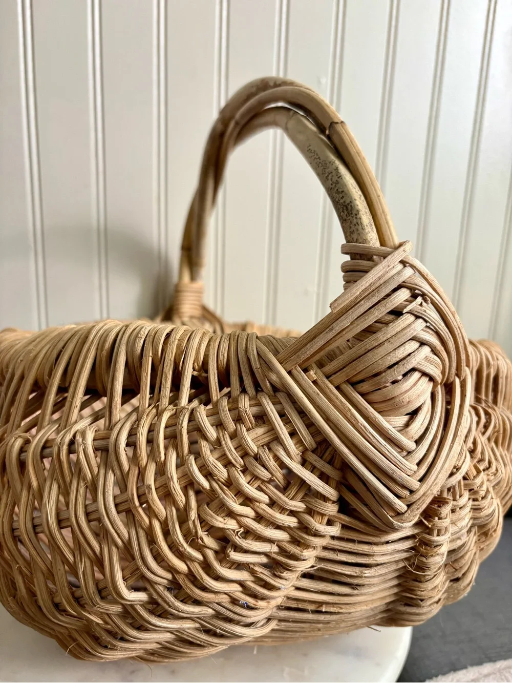 Vintage Handmade Woven Buttocks Basket Medium Beige/Tan VTG Eclectic Boho Beach